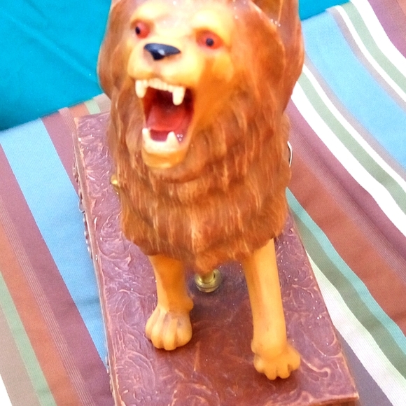 Vintage Lion Carousel Music Boxes - Picture 8 of 16